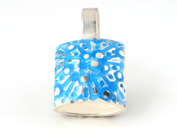 katrin_koehler_emailleschmuck_anhaenger_kissen_malve.000087.b