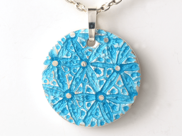 katrin_koehler_emailleschmuck_anhaenger_lilia_6364