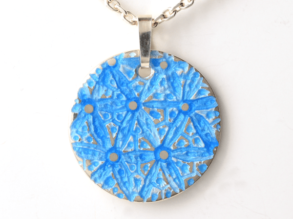 katrin_koehler_emailleschmuck_anhaenger_lilia_6365