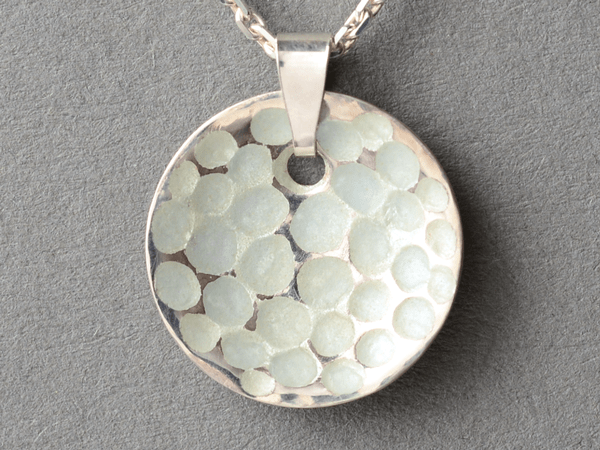 katrin_koehler_emailleschmuck_anhaenger_mosaik_konkav_6411