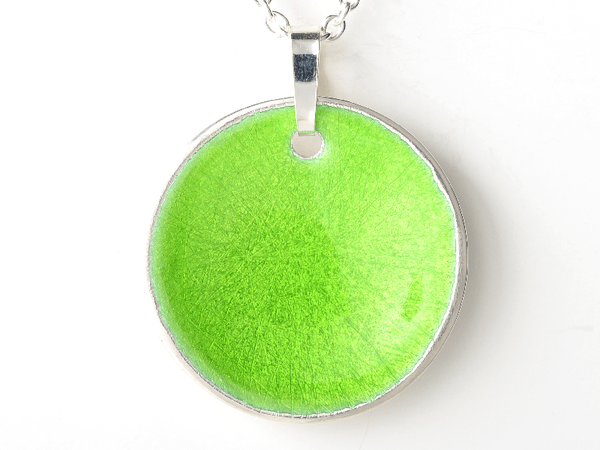 katrin_koehler_emailleschmuck_anhaenger_patella_grosz_konkav_6444