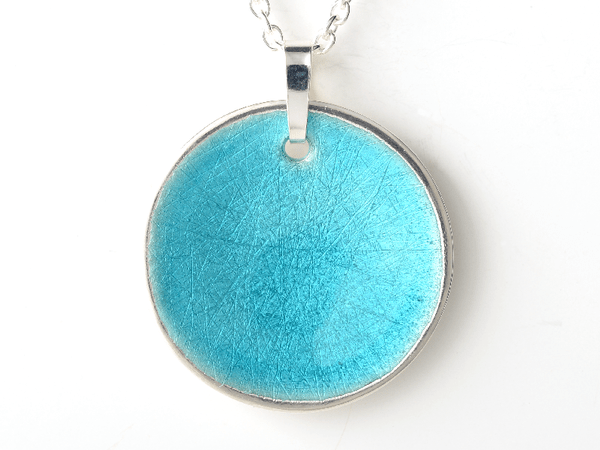 katrin_koehler_emailleschmuck_anhaenger_patella_grosz_konkav_6445