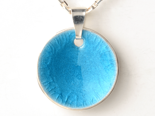 katrin_koehler_emailleschmuck_anhaenger_patella_konkav_6404