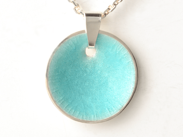 katrin_koehler_emailleschmuck_anhaenger_patella_konkav_6407