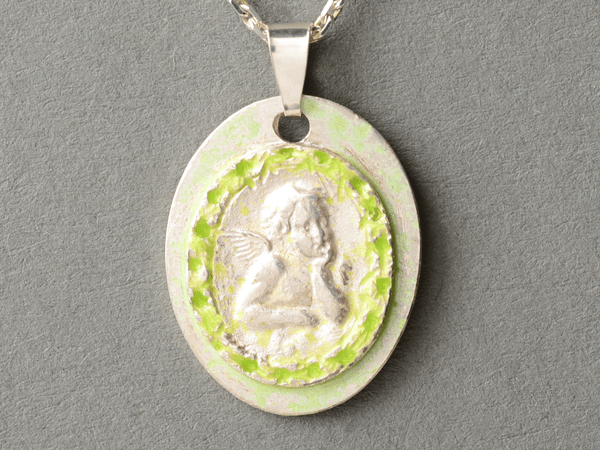 katrin_koehler_emailleschmuck_anhaenger_schutzengel6417