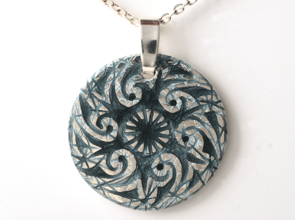 katrin_koehler_emailleschmuck_anhaenger_tornado_6371