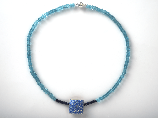 katrin_koehler_emailleschmuck_kette_apatit_lapis_2561