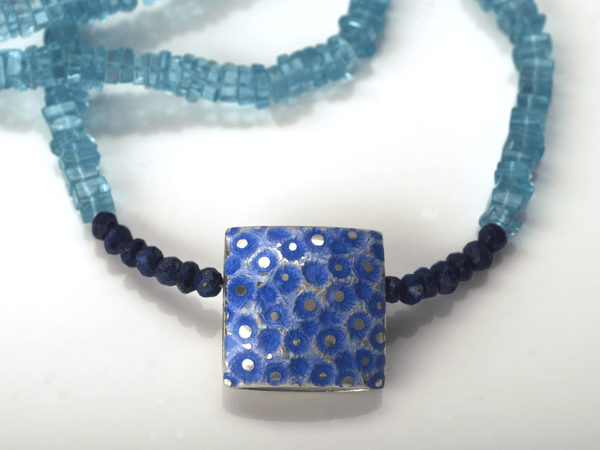 katrin_koehler_emailleschmuck_kette_apatit_lapis_2618