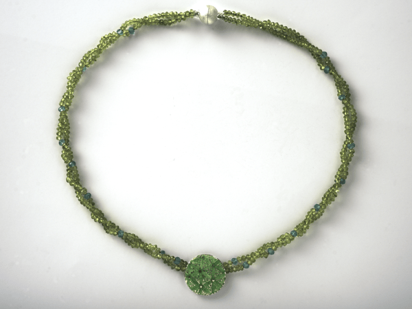 katrin_koehler_emailleschmuck_kette_peridot_apatit_2558