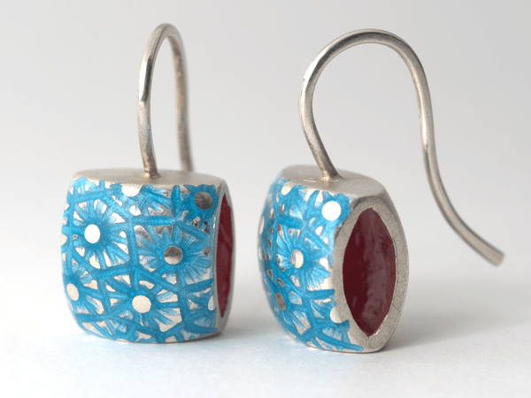 katrin_koehler_emailleschmuck_ohrring_kissen_crossandra_4149