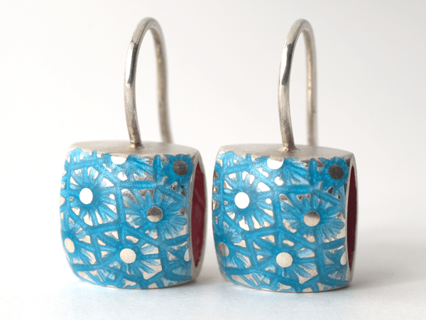 katrin_koehler_emailleschmuck_ohrring_kissen_crossandra_4150