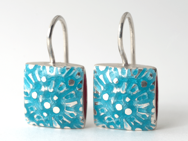 katrin_koehler_emailleschmuck_ohrring_kissen_kobra_4143
