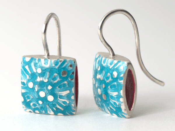 katrin_koehler_emailleschmuck_ohrring_kissen_kobra_4144