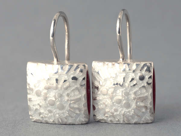 katrin_koehler_emailleschmuck_ohrring_kissen_kobra_4197
