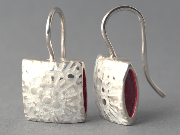 katrin_koehler_emailleschmuck_ohrring_kissen_kobra_4198