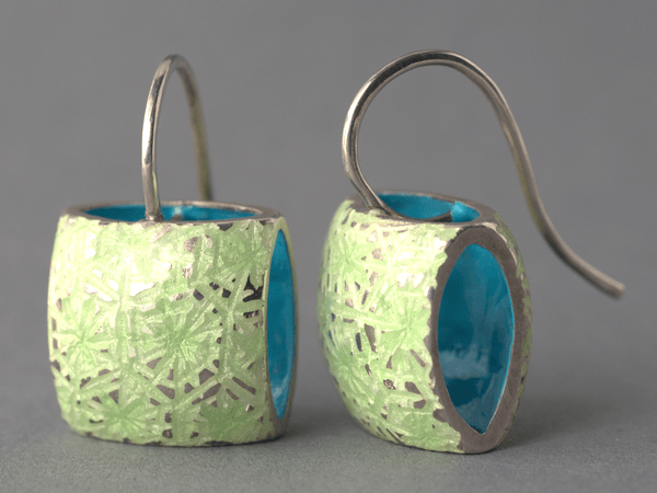 katrin_koehler_emailleschmuck_ohrring_kissen_kroko_4204