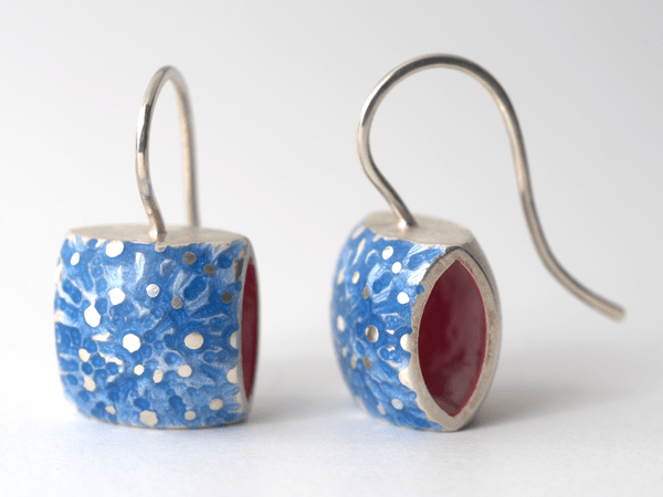 katrin_koehler_emailleschmuck_ohrring_kissen_malve_4140