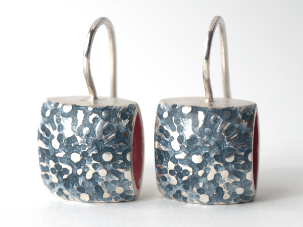 katrin_koehler_emailleschmuck_ohrring_kissen_malve_4161