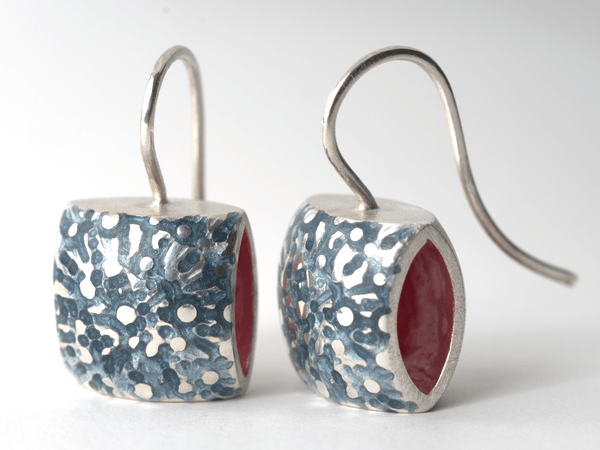 katrin_koehler_emailleschmuck_ohrring_kissen_malve_4162