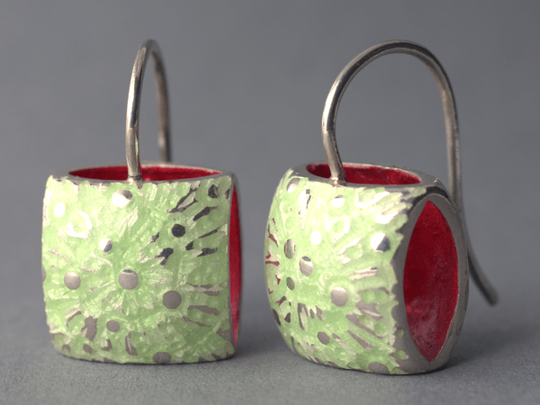 katrin_koehler_emailleschmuck_ohrring_kissen_spirale_4194