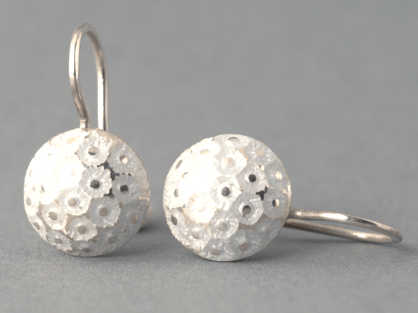 katrin_koehler_emailleschmuck_ohrring_linse_eisblume_11_4210