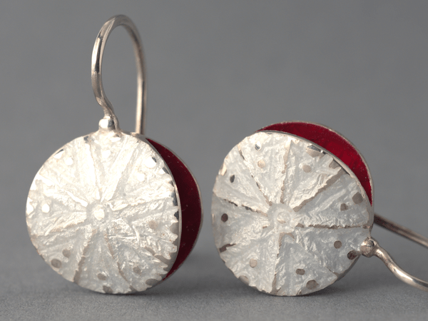 katrin_koehler_emailleschmuck_ohrring_muschel_alraune_4199