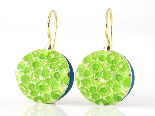 katrin_koehler_emailleschmuck_ohrring_muschel_pippau_gold_6466