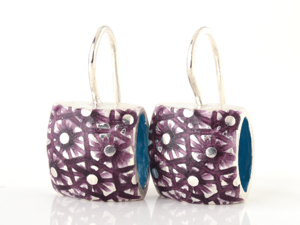 katrin_koehler_emailleschmuck_ohrring_ohrhaenger_kissen_crossandra.000021.b