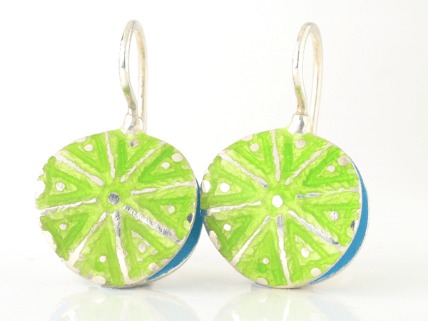 katrin_koehler_emailleschmuck_ohrring_ohrhaenger_muschel_alraune.000018.b