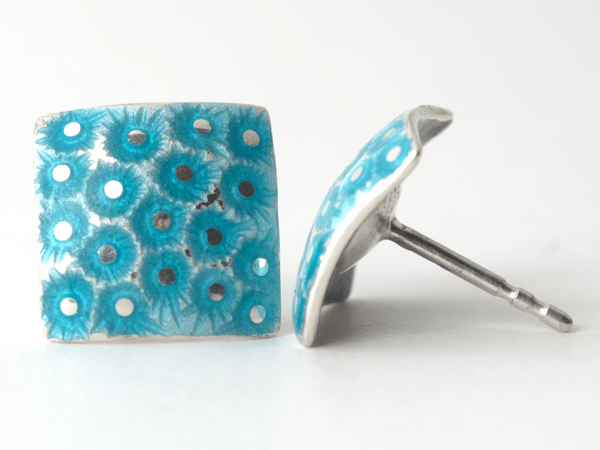 katrin_koehler_emailleschmuck_ohrring_stecker_eckig_eisblume_4257