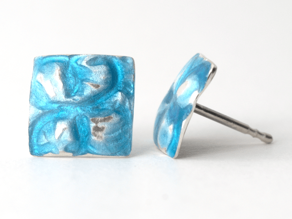 katrin_koehler_emailleschmuck_ohrring_stecker_eckig_gepraegt_4264