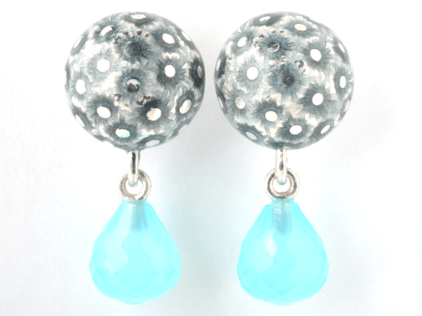 katrin_koehler_emailleschmuck_ohrring_stecker_knopf_eisblume_pampel_calcedon.000068.b