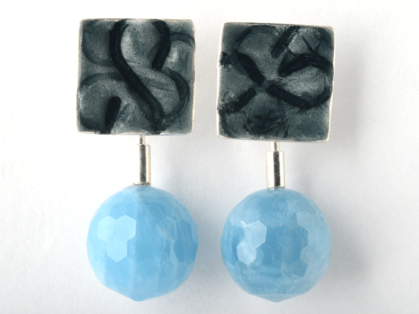 katrin_koehler_emailleschmuck_ohrring_stecker_laguna_carre_einhaenger_kugel_aquamarin.000066.b