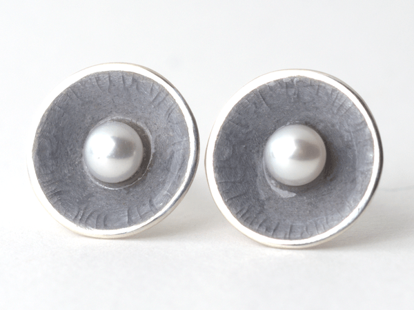 katrin_koehler_emailleschmuck_ohrring_stecker_schale_perle_4300