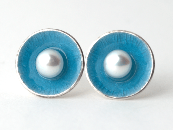 katrin_koehler_emailleschmuck_ohrring_stecker_schale_perle_4304