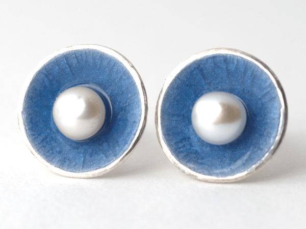 katrin_koehler_emailleschmuck_ohrring_stecker_schale_perle_4309