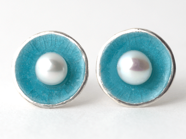 katrin_koehler_emailleschmuck_ohrring_stecker_schale_perle_4312