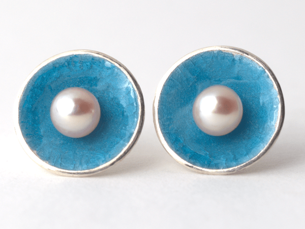 katrin_koehler_emailleschmuck_ohrring_stecker_schale_perle_4315