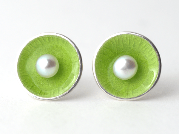 katrin_koehler_emailleschmuck_ohrring_stecker_schale_perle_4321