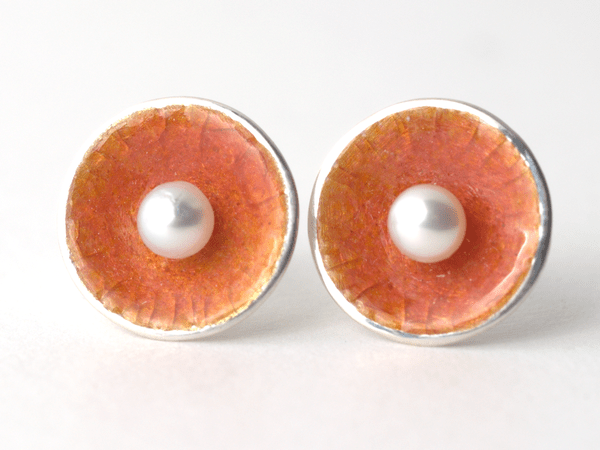 katrin_koehler_emailleschmuck_ohrring_stecker_schale_perle_4322