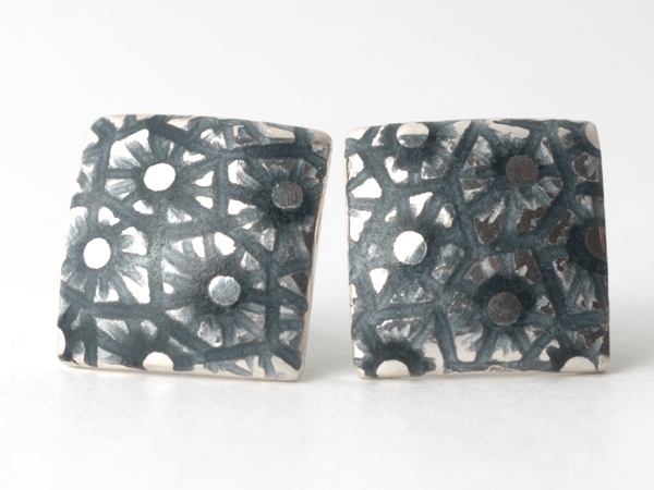 katrin_koehler_emailleschmuck_ohrring_stecker_seeigel_eckig_4258