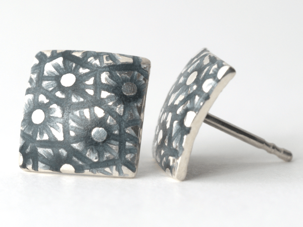 katrin_koehler_emailleschmuck_ohrring_stecker_seeigel_eckig_4259