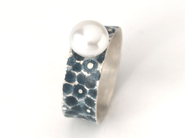 katrin_koehler_emailleschmuck_ring_eismeer_8_perle_4103