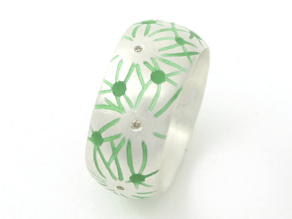 katrin_koehler_emailleschmuck_ring_netzwerk_brillant_braun