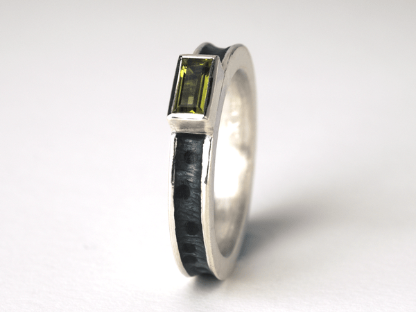 katrin_koehler_emailleschmuck_ring_prisma_peridot_3757