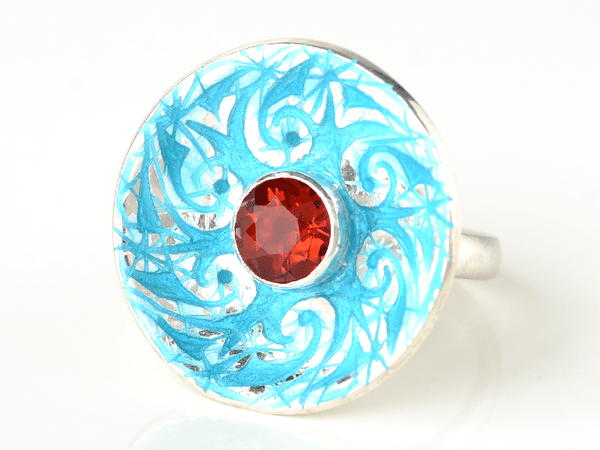 katrin_koehler_emailleschmuck_ring_tornado_patella_granat_6585