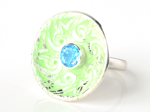 katrin_koehler_emailleschmuck_ring_tornado_patella_topas_6588