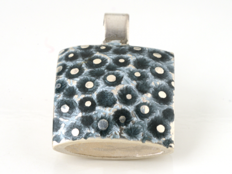 katrin_koehler_emailleschmuck_anhaenger_kissen_eisstern.000086.b