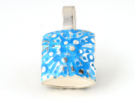 katrin_koehler_emailleschmuck_anhaenger_kissen_malve.000087.b