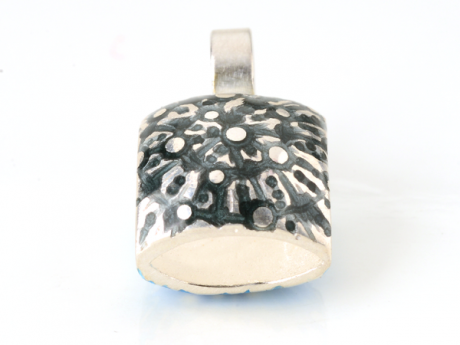 katrin_koehler_emailleschmuck_anhaenger_kissen_malve.000091.b